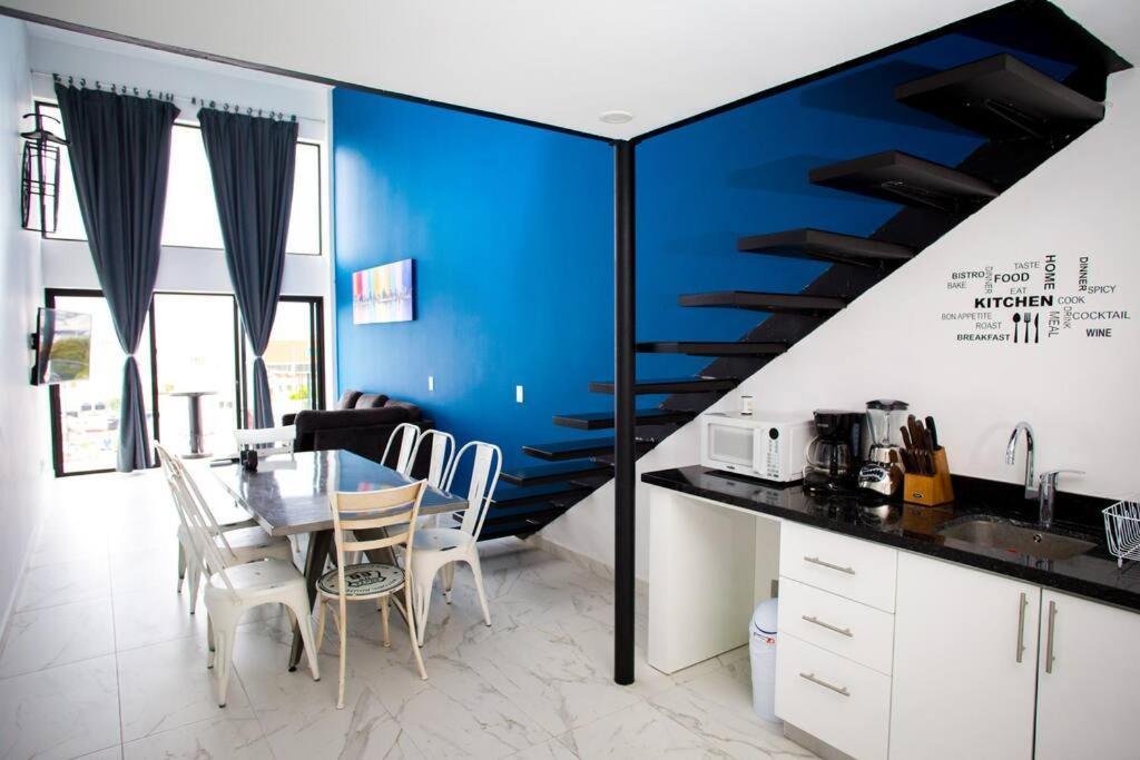 Great Loft With Balcony Near The 5ta & The Apartamento Playa del Carmen